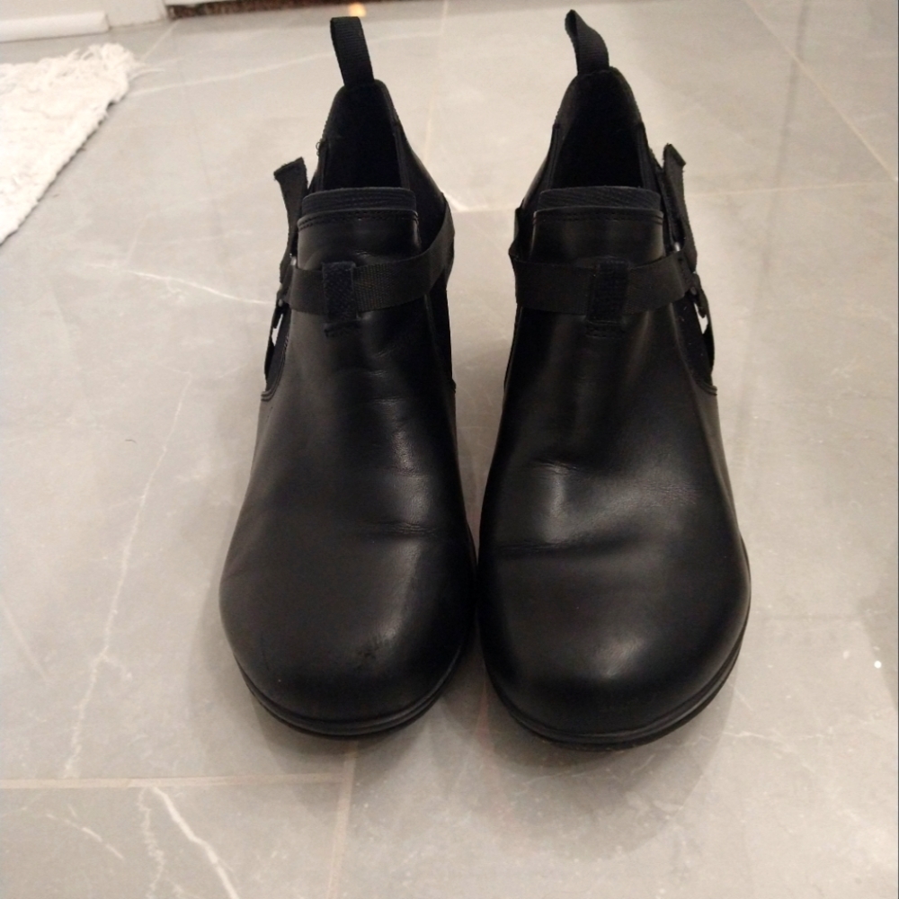Merrell Evera Rush Leather slip-on ankle bootie, sz 10